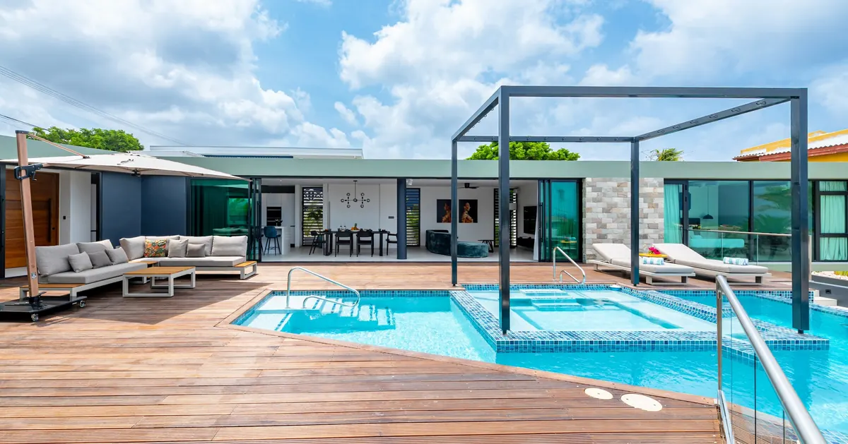 Modern villa with pool in Curaçao